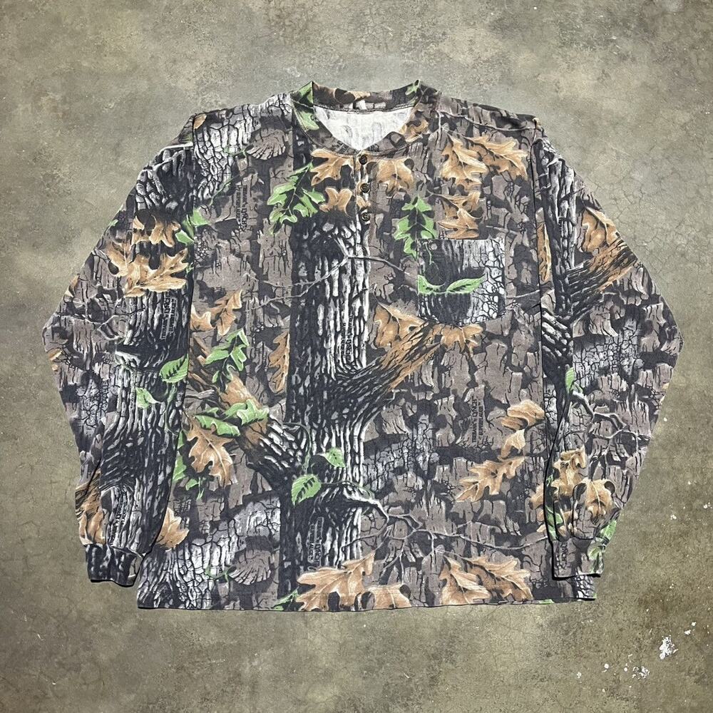 Vintage 90s Realtree Camo Long Sleeve Henley Pocket T-Shirt